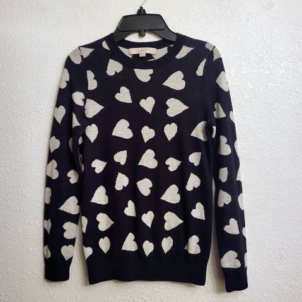 Ann Taylor LOFT Wool Heart Navy blue sweater: soft, warm, classic, preppy Valent